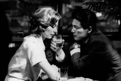 Clássico de Alain Resnais, 'Hiroshima, meu amor' se baseia nas memórias de uma mulher que viveu um romance proibido com um soldado alemão -  (crédito: Pathé/divulgação)