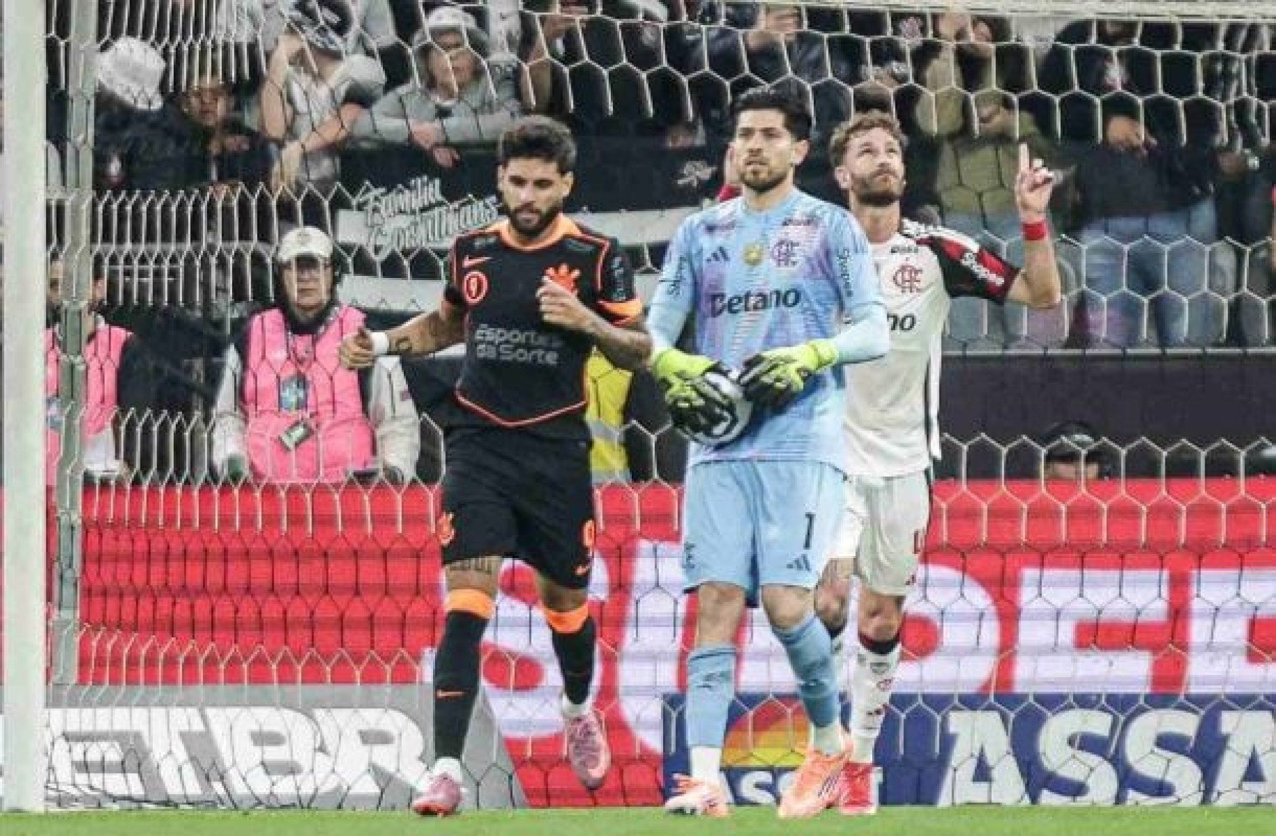 Pênalti perdido por Yuri Alberto evidencia problema do Corinthians em 2025