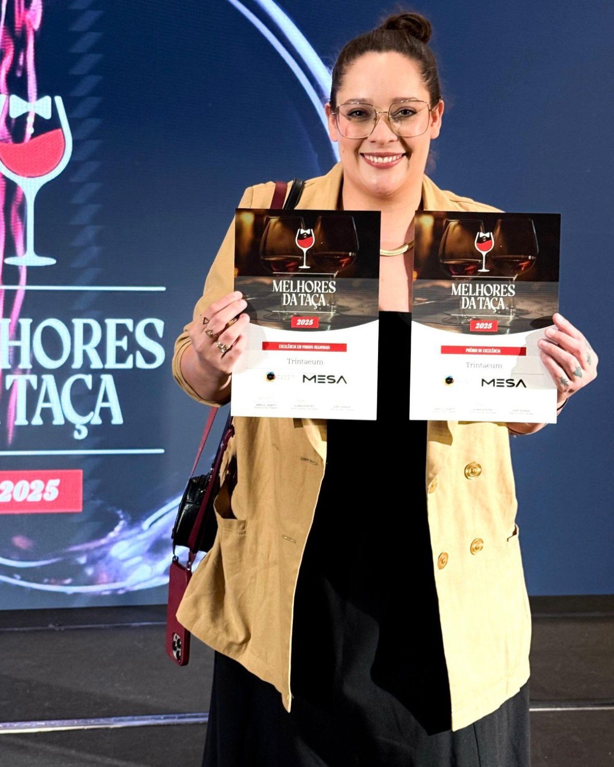 Chef Ana Gabriela Costa, do restaurante Trintaeum, com os reconhecimentos do Melhores da Taça 