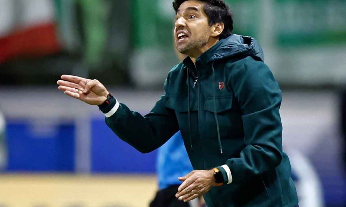 O técnico português Abel Ferreira, que costuma se eximir de culpa quando o Palmeiras tem tropeços -  (crédito: Miguel SCHINCARIOL / AFP)