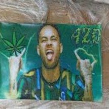 PM prende dois homens com drogas embaladas com fotos de Neymar - Redes sociais