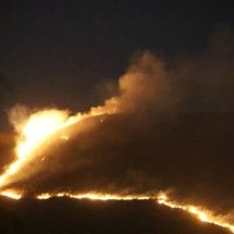 Bombeiros combatem incêndio de grandes proporções na Serra do Curral, em BH - Marcos Vieira/EM/D.A.Press