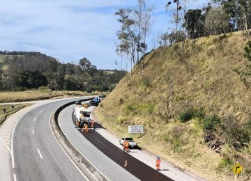 Neste período, os motoristas vão precisar trafegar em uma pista lateral construída à direita da rodovia por 900 metros (imagem ilustrativa) -  (crédito: Reprodução / EPR Via Mineira)