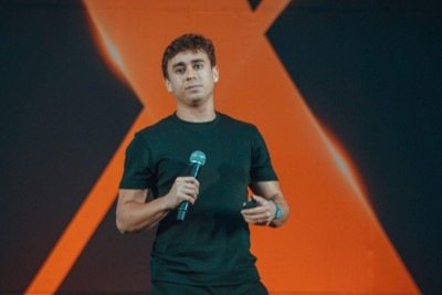 A versão coach de Nikolas Ferreira em palestra no interior de SP -  (crédito: Platobr Politica)