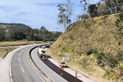 Neste período, os motoristas vão precisar trafegar em uma pista lateral construída à direita da rodovia por 900 metros (imagem ilustrativa) -  (crédito: Reprodução / EPR Via Mineira)