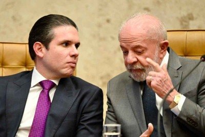 Hugo Motta com Lula: presidente da Câmara quer virar a chave ao aprovar projeto de interesse do governo federal -  (crédito: EVARISTO SÁ/AFP)