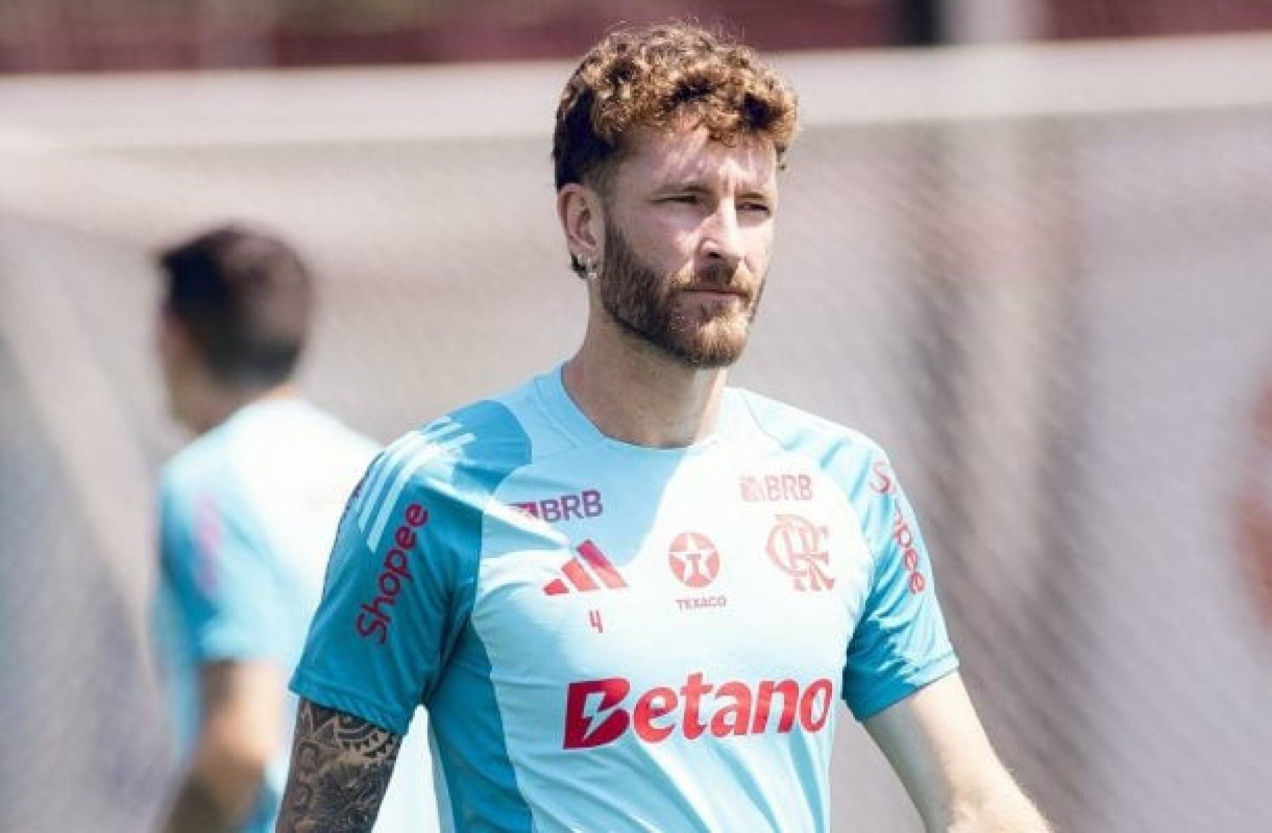 Léo Pereira e Viña estão à disposição para Flamengo x Cruzeiro