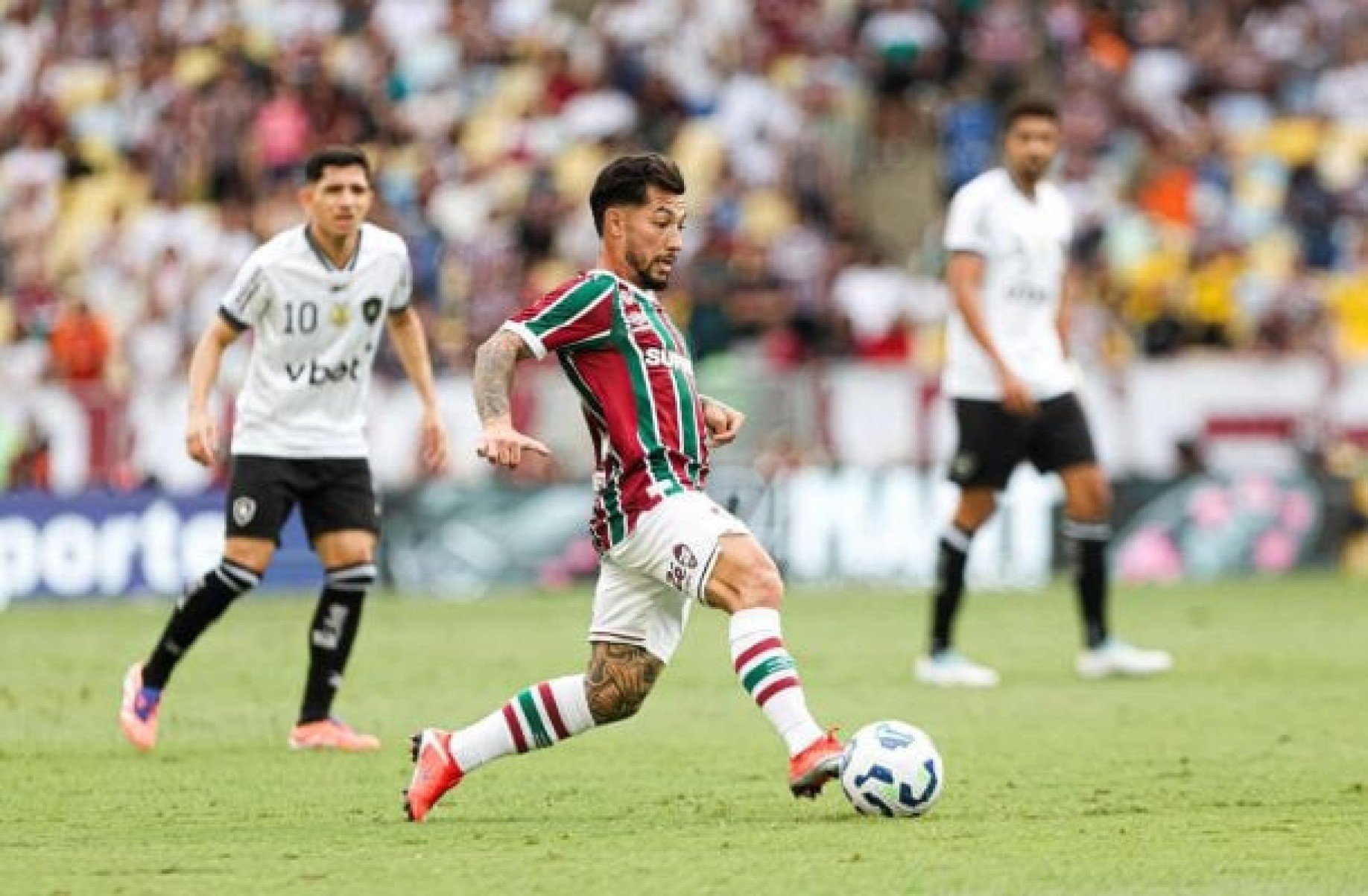 Lucho Acosta ganha moral com a chegada de Zubeldía ao Fluminense: “Jogador criativo”