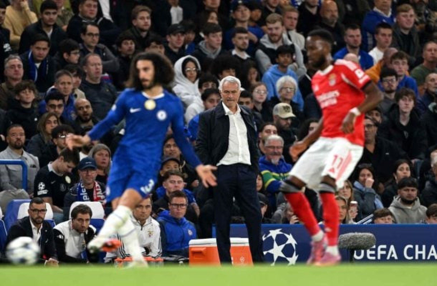 Mourinho vê evolução do Benfica apesar da derrota para o Chelsea na Champions