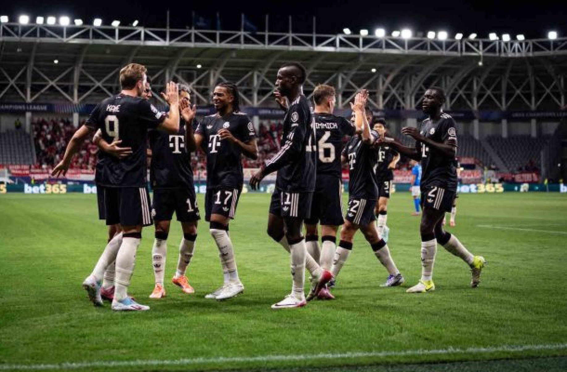 Bayern atropela Pafos e mantém 100% na Champions