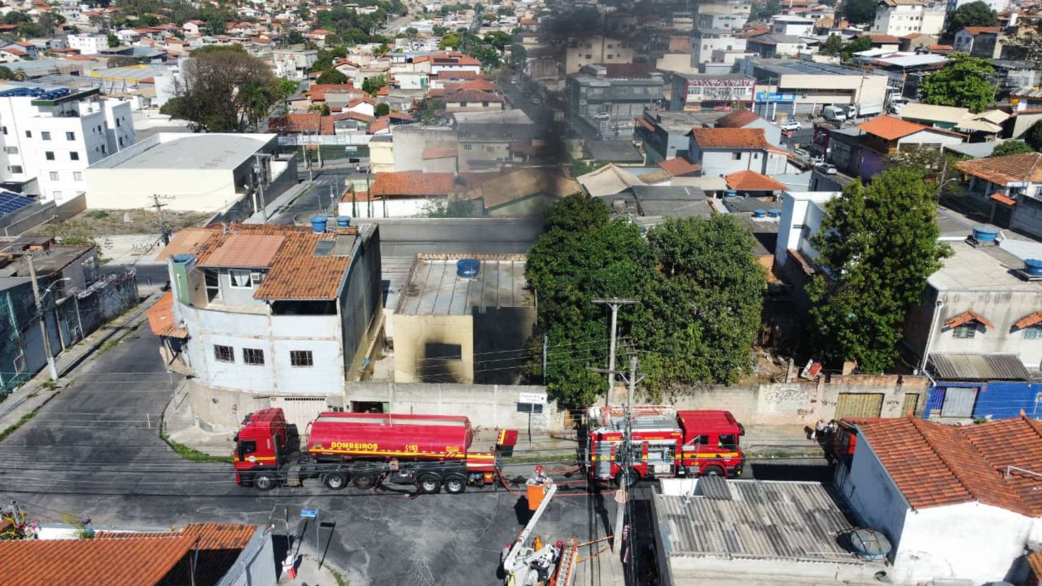 O incêndio começou por volta de 5h40-Leandro Couri/EM/DA Press