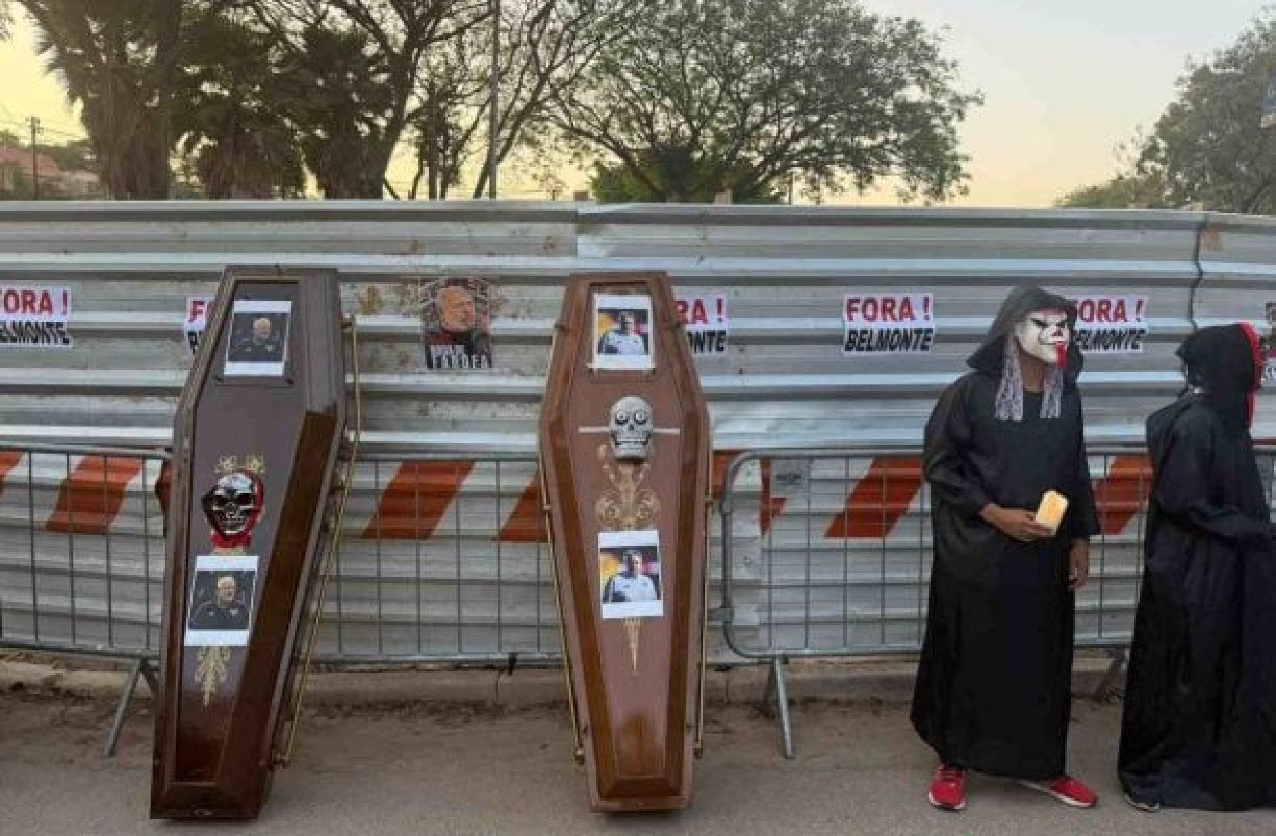 Manifestações do lado de fora e arquibancadas vazias: a noite de protestos no Morumbis