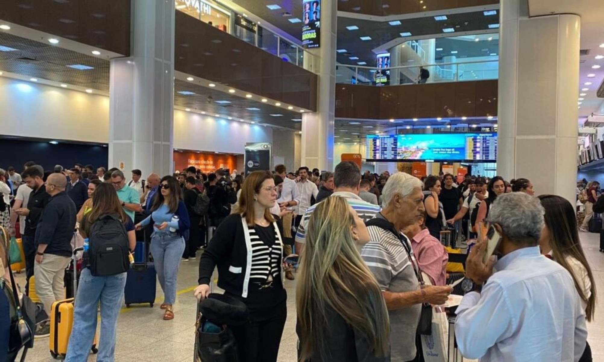 Pista do Santos Dumont é reaberta após cancelamento de mais de 160 voos - Tupi