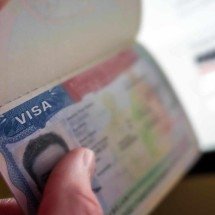 No momento, os serviços de passaporte e visto programados em Embaixadas e Consulados dos EUA no exterior continuarão enquanto a situação permitir -  (crédito: FreePIk)