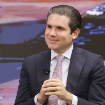 "Todos saem ganhando", diz Hugo Motta sobre telefonema de Trump  - Platobr Politica