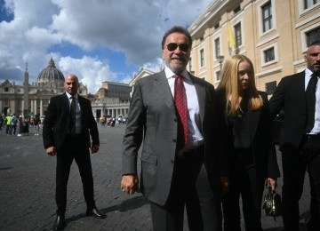 Arnold Schwarzenegger no Vaticano, onde participou de uma entrevista coletiva sobre o aquecimento global; ele une forças com o Papa para lutar por justiça climática -  (crédito: Filippo MONTEFORTE / AFP)
