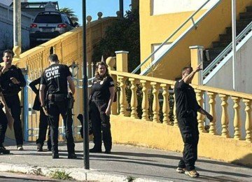 Policia Civil na Câmara Municipal de Santa Luzia nesta quarta-feira (1º/10) -  (crédito: Reprodução/Redes sociais)