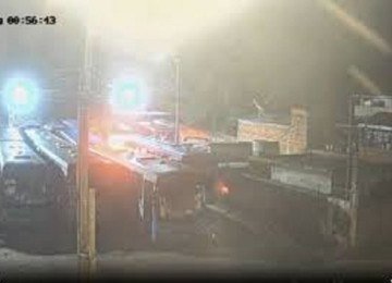 Homem invadiu a garagem à noite e ateou fogo em 10 coletivos que tiveram perda total
 -  (crédito: Redes sociais)