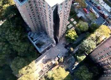 Parte do prédio residencial desabou, mas não deixou feridos -  (crédito: FDNY)