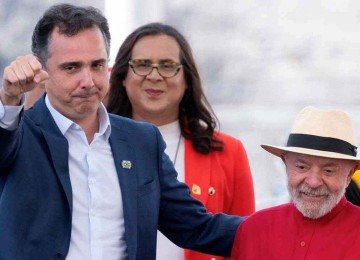 Pacheco pode disputar o governo de Minas em 2026 com o apoio de Lula -  (crédito: DOUGLAS MAGNO/AFP)