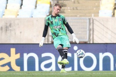 LINCK - Pouquíssimo trabalho durante a primeira etapa. Com os olhos, desviou para que o chute de Zé Guilherme carimbasse a trave. Iniciou o lance do 2-0. Traído pela barreira no gol dos visitantes    -  (crédito: Foto: Vitor Silva/Botafogo )