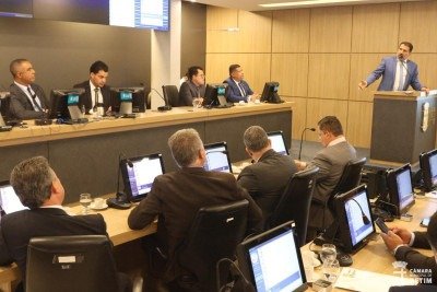 Vereadores aprovam diárias de até US$ 440 em votação que contou somente com um voto contrário -  (crédito: Divulgação/Câmara Municipal de Betim)