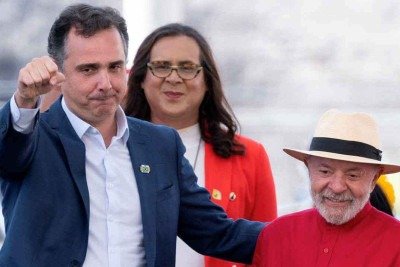 Pacheco pode disputar o governo de Minas em 2026 com o apoio de Lula -  (crédito: DOUGLAS MAGNO/AFP)