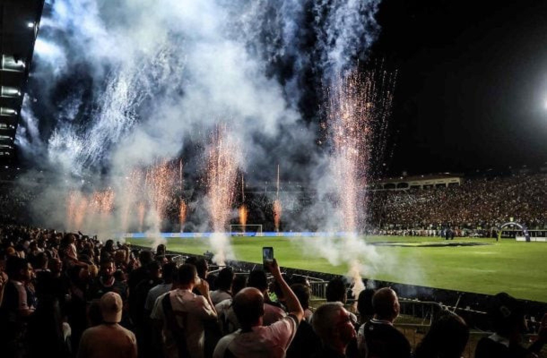 Torcida do Vasco esgota ingressos para jogo contra o Vitória