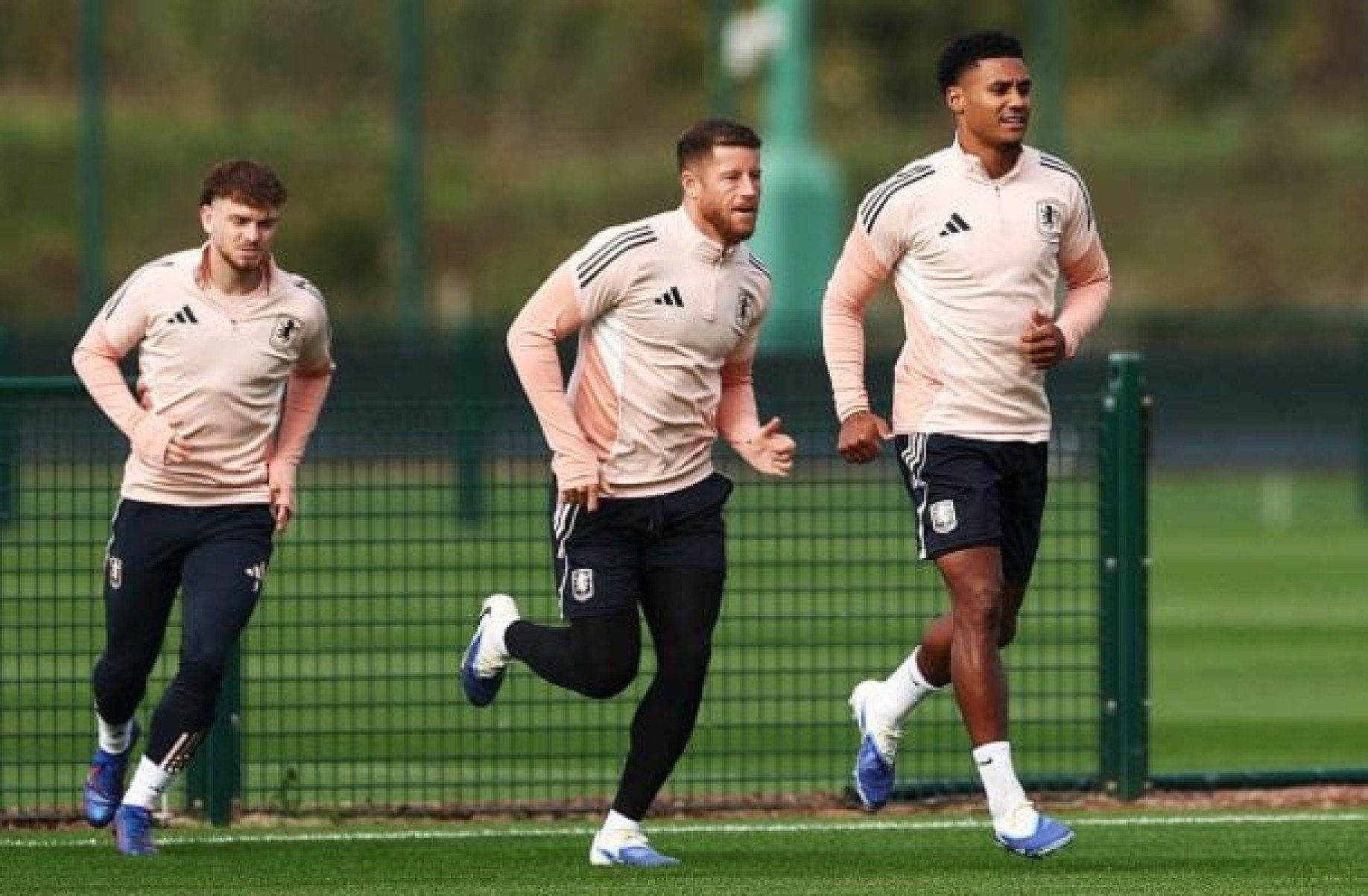 Feyenoord x Aston Villa: onde assistir, escalações e arbitragem