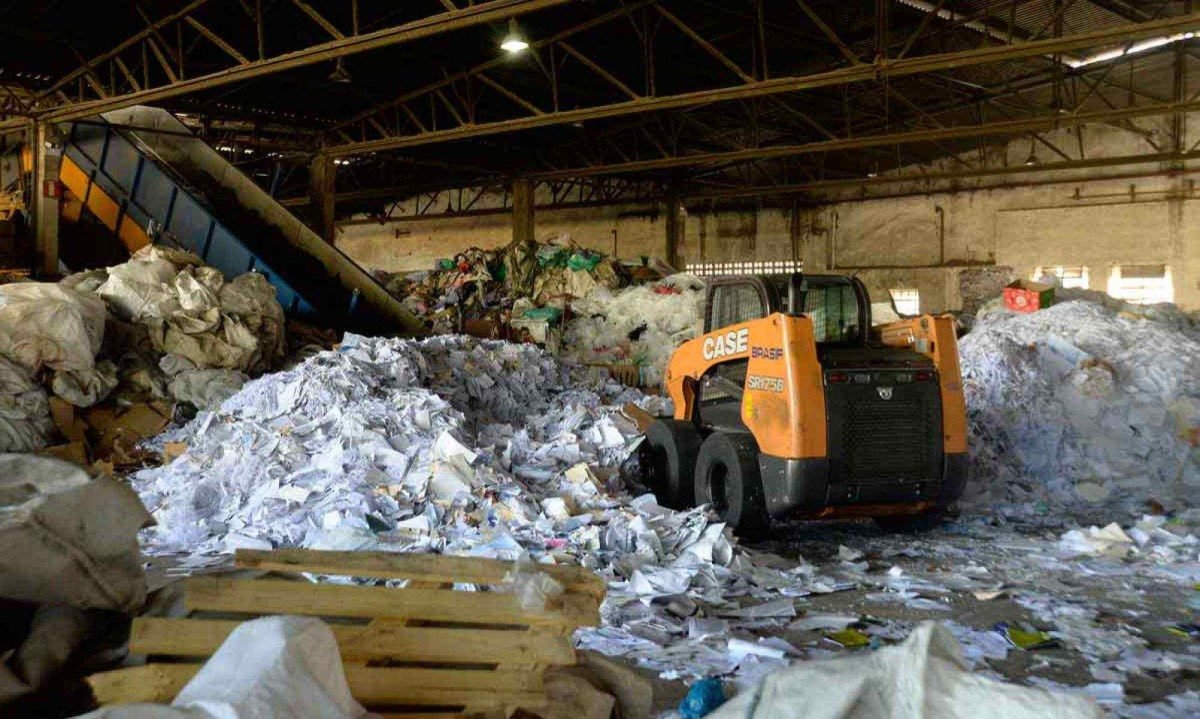 Em relação ao papel, o índice de reciclagem chega perto de 70%, principalmente no papelão  -  (crédito: Túlio Santos/EM/D.A.Press. 27/3/25)