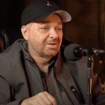 Atacado nas redes por declaração de homônimo, cantor Peninha tenta se proteger: ‘Não sou eu’ - Reprodução/YouTube 
