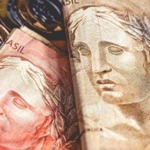 Troco no varejo: metade dos brasileiros prevê fim do papel-moeda - DINO