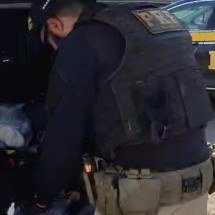 MG: homem é preso na BR-381 transportando cocaína em ônibus interestadual  - PRF/Divulga&ccedil;&atilde;o
