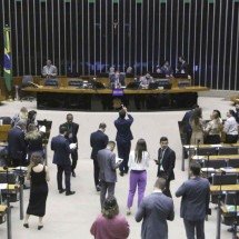 Congresso entra na ‘gincana’ e aprova urgência de projeto sobre metanol em bebidas