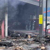 Incêndio na Avenida Vilarinho: manhã é de trânsito lento em Venda Nova - Edésio Ferreira/EM/DA Press