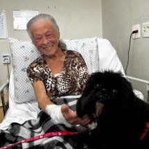 Idosa de 104 anos recebe visita inusitada no hospital em BH - Reprodução/Lucas Martins/HSF