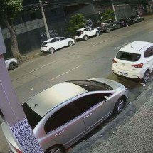 Vídeo: homens arrombam carros no Bairro Carlos Prates, em BH - Redes sociais / Divulga&ccedil;&atilde;o 