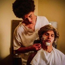 Espetáculo 'A barbearia' aborda relação de abuso e opressão - Enio Resende/Divulgação
