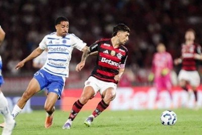 O Flamengo enfrentou o Cruzeiro nesta quinta-feira, 2/10, pela 26ª rodada do Brasileirão, no Maracanã. Veja como o Jogada10 avaliou a performance dos Rubro-Negros, que ficaram no 0 a 0..Foto: Foto: Gilvan de Souza / Flamengo -  (crédito: Gilvan de Souza/Flamengo)