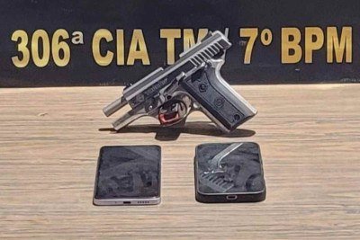 Pistola foi abandonada na cena logo depois do segundo ataque -  (crédito: Divulgação/Polícia Militar)