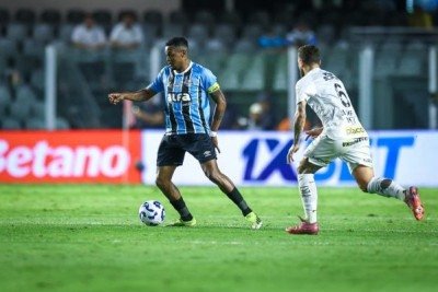 Santos arranca empate no último minuto contra o Grêmio. Veja como o Jogada10 avaliou os jogadores do Peixe. Foto: Lucas Uebel / Grêmio FBPA -  (crédito: Lucas Uebel / Grêmio FBPA)