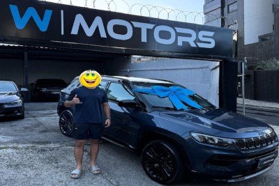 Os golpistas, quando tiravam fotos com os carros, aplicavam emoji sobre seus rostos -  (crédito: Instagran)