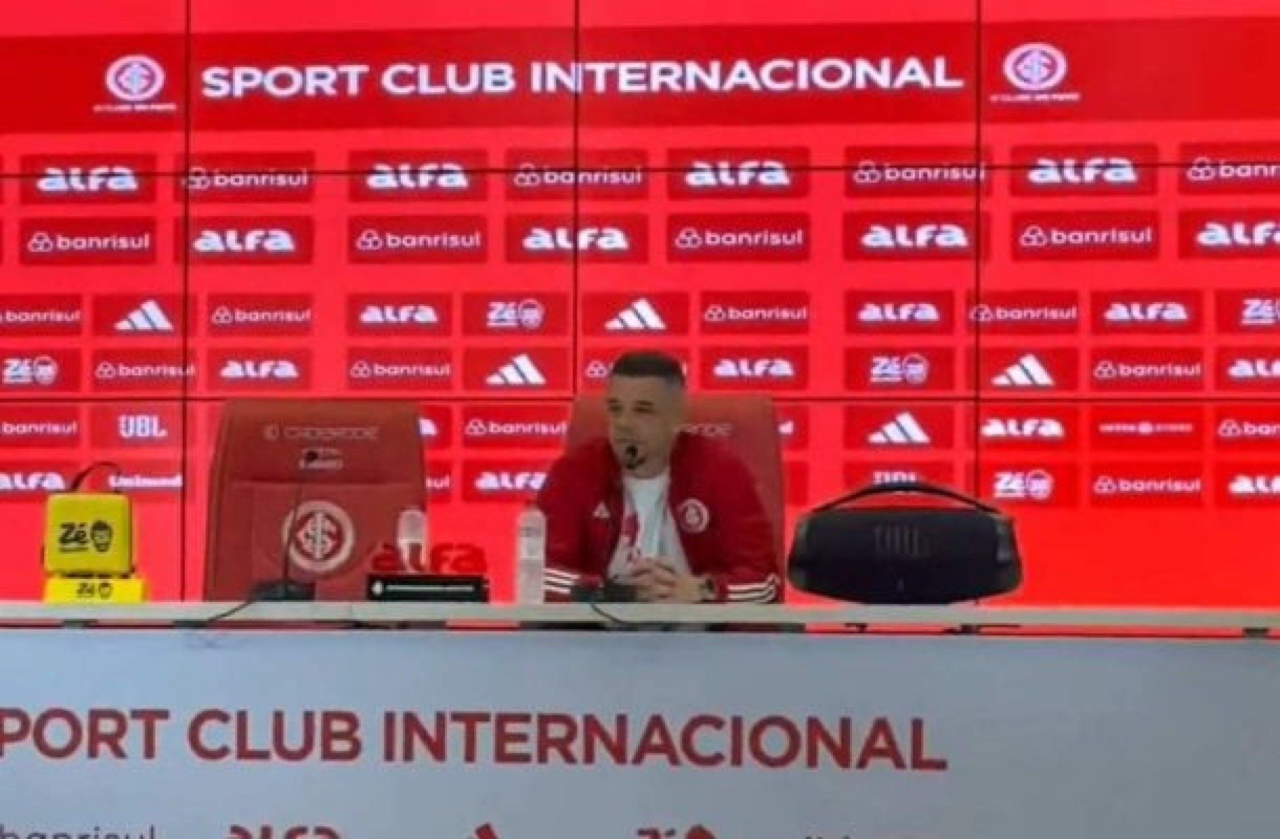 D???Alessandro vai às lágrimas com cenário adverso do Internacional no Brasileirão