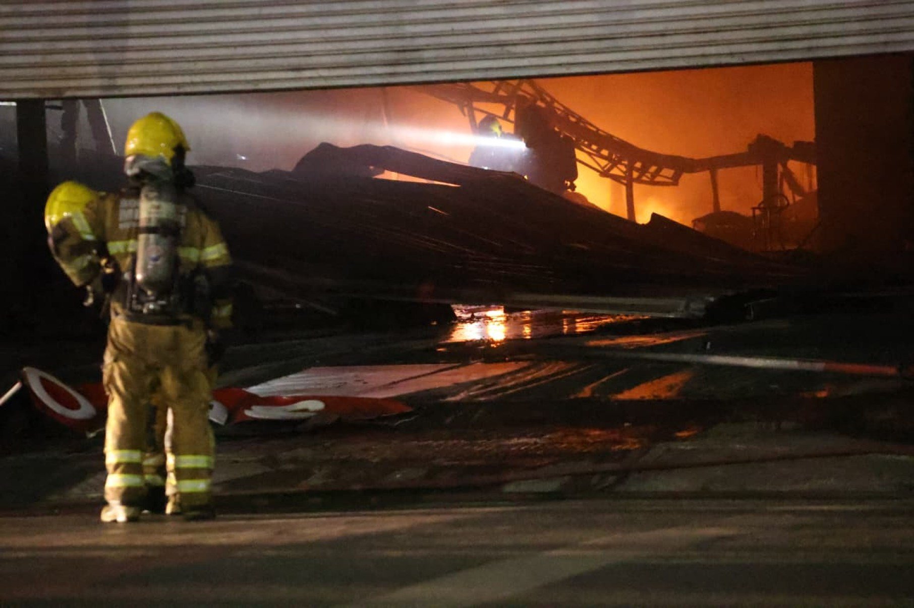 As chamas eram altas e foi possível ouvir explosões no local-Marcos Vieira/EM/DA Press