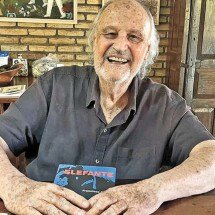 Leia os poemas de Francisco Alvim - Carlos Marcelo