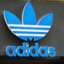 Designer e Adidas pedem desculpas após sandália causar polêmica - Jan Zinnbauer/Unsplash