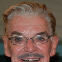 Ator morre dormindo e reduz lista dos nonagenários do telão - Angela George wikimedia commons