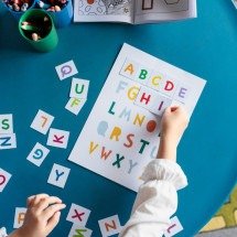 O Inep define como alfabetização a capacidade de ler pequenos textos, compreender informações básicas, escrever textos simples - mesmo com alguns erros de ortografia  e tirar conclusões de textos e imagens -  (crédito: Freepik )