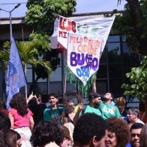 Tarifa Zero: manifestantes defendem aprovação do projeto na porta da CMBH - Gladyston Rodrigues/EM/D.A. Press