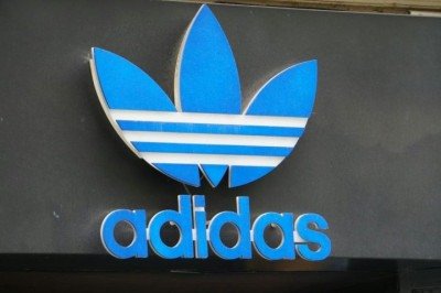 O lançamento de um modelo de sandália da marca Adidas Originals foi motivo de polêmica no México. -  (crédito: Jan Zinnbauer/Unsplash)